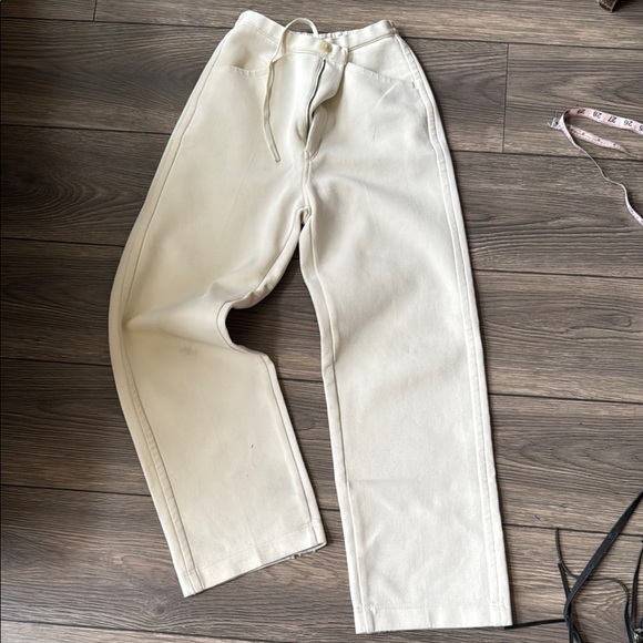 Uniqlo emits ivory high waisted stretchy oversized pants - Picture 1 of 10
